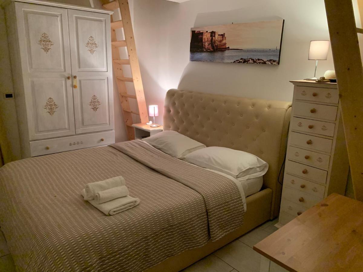 La Casa Di Hoby Apartment Наполи Екстериор снимка