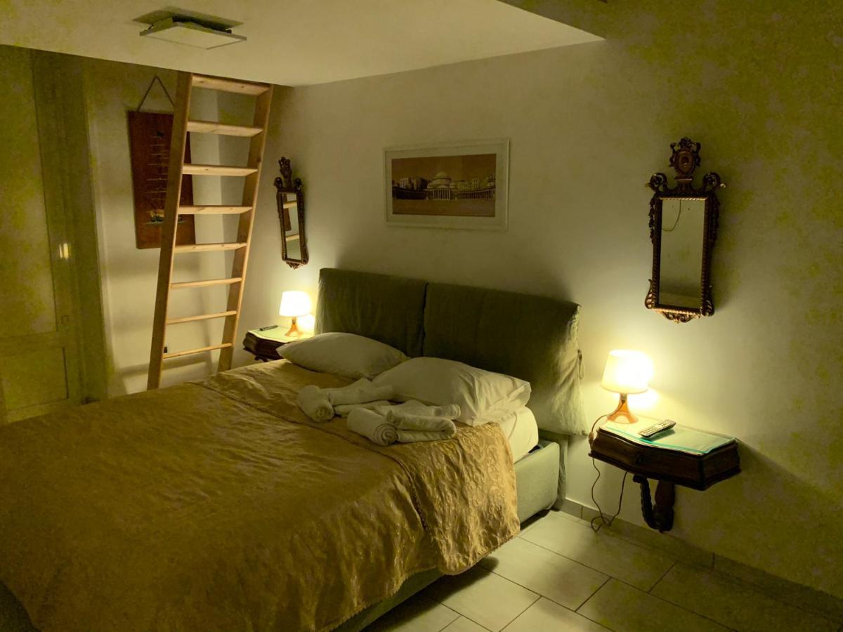 La Casa Di Hoby Apartment Наполи Екстериор снимка