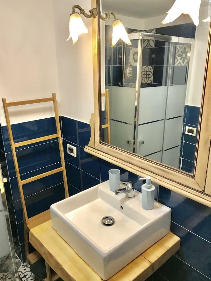 La Casa Di Hoby Apartment Наполи Екстериор снимка