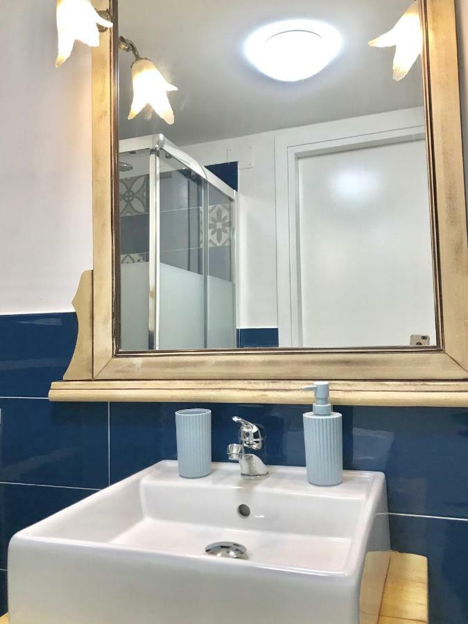 La Casa Di Hoby Apartment Наполи Екстериор снимка